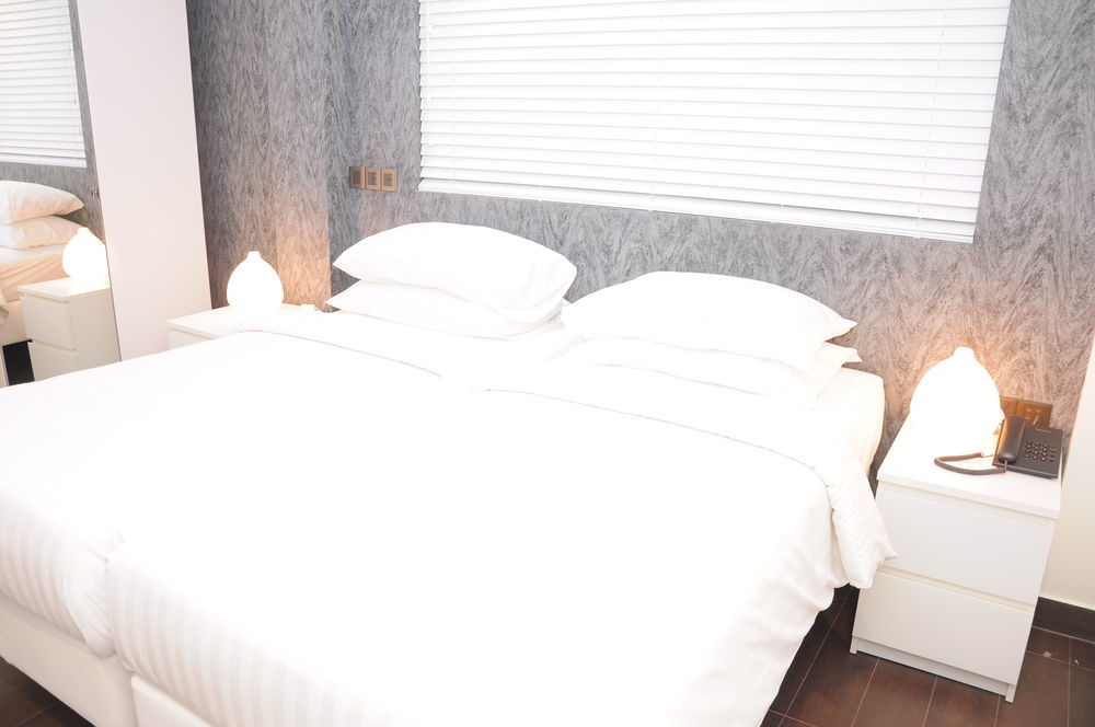 Airport Beach Hotel フルマーレ エクステリア 写真