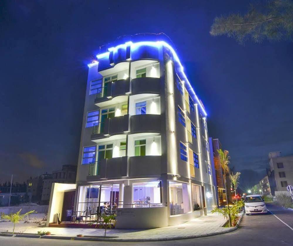 Airport Beach Hotel フルマーレ エクステリア 写真