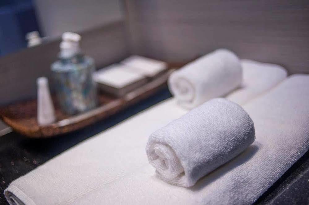 Airport Beach Hotel フルマーレ エクステリア 写真